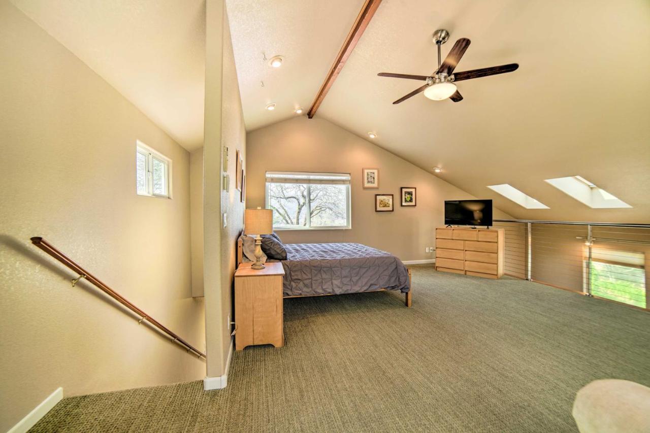 Hilltop Loft Ukiah Vacation Rental! Exterior photo