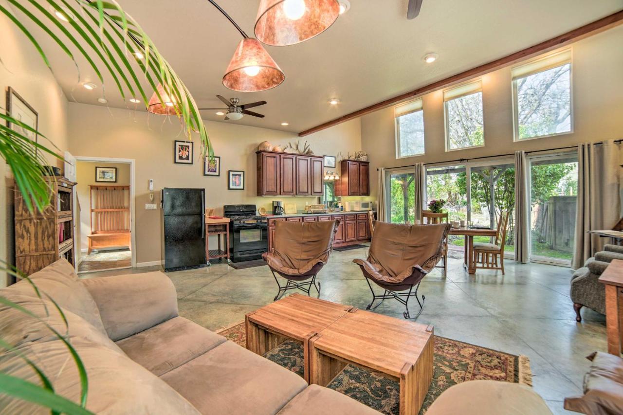 Hilltop Loft Ukiah Vacation Rental! Exterior photo