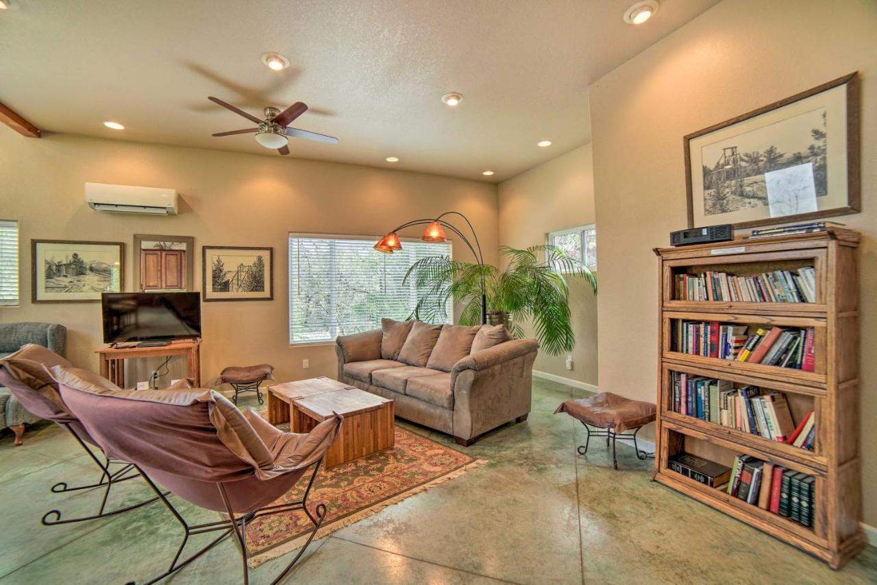 Hilltop Loft Ukiah Vacation Rental! Exterior photo